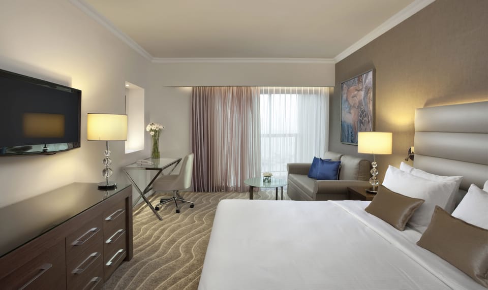 Executive Room, 1 Bedroom, Club Lounge Access | Hypo-allergenic bedding, minibar, in-room safe, blackout drapes