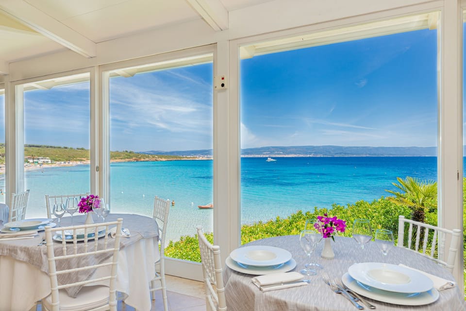 Breakfast, lunch, dinner served; local cuisine, ocean views 