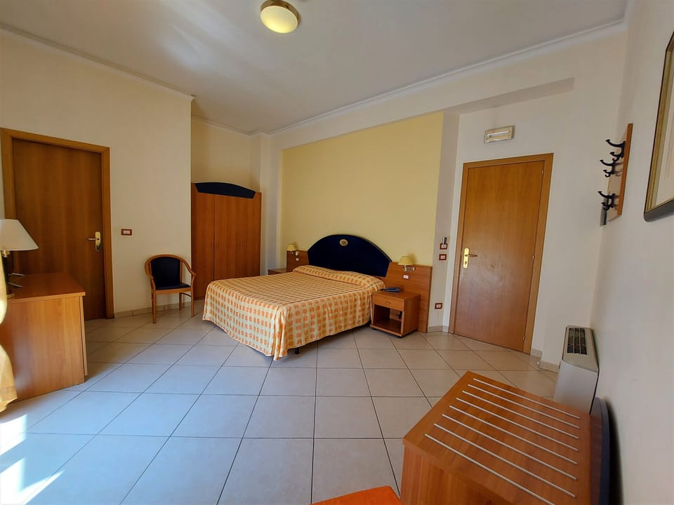 Standard Double or Twin Room, Accessible, Private Bathroom | 10 bedrooms, minibar, in-room safe, desk