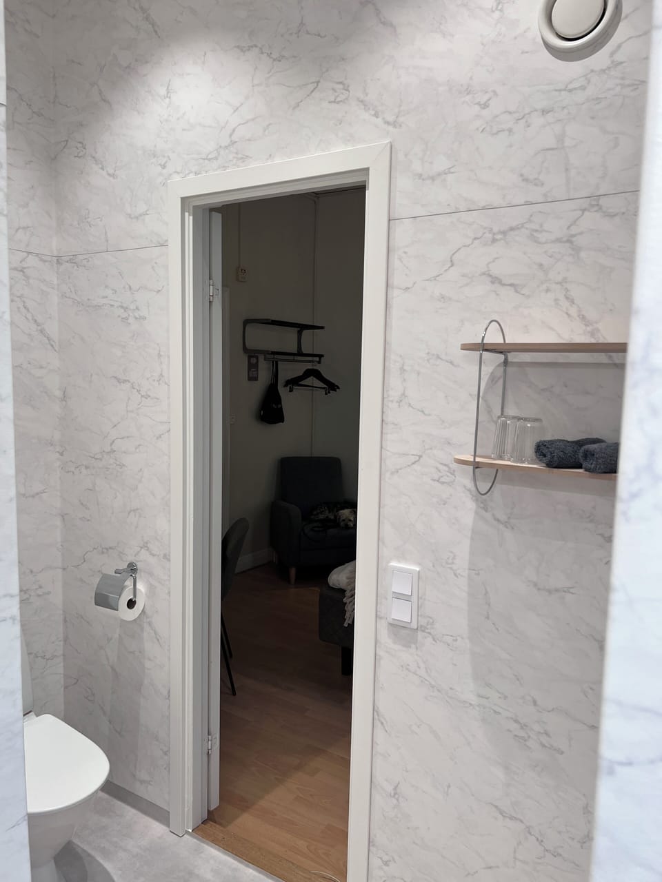 Standard Double Room | Bathroom | Shower, hair dryer, towels