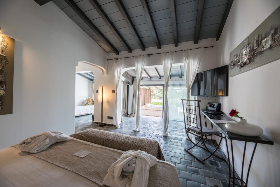 Suite for 2 people | Premium bedding, minibar, in-room safe, desk