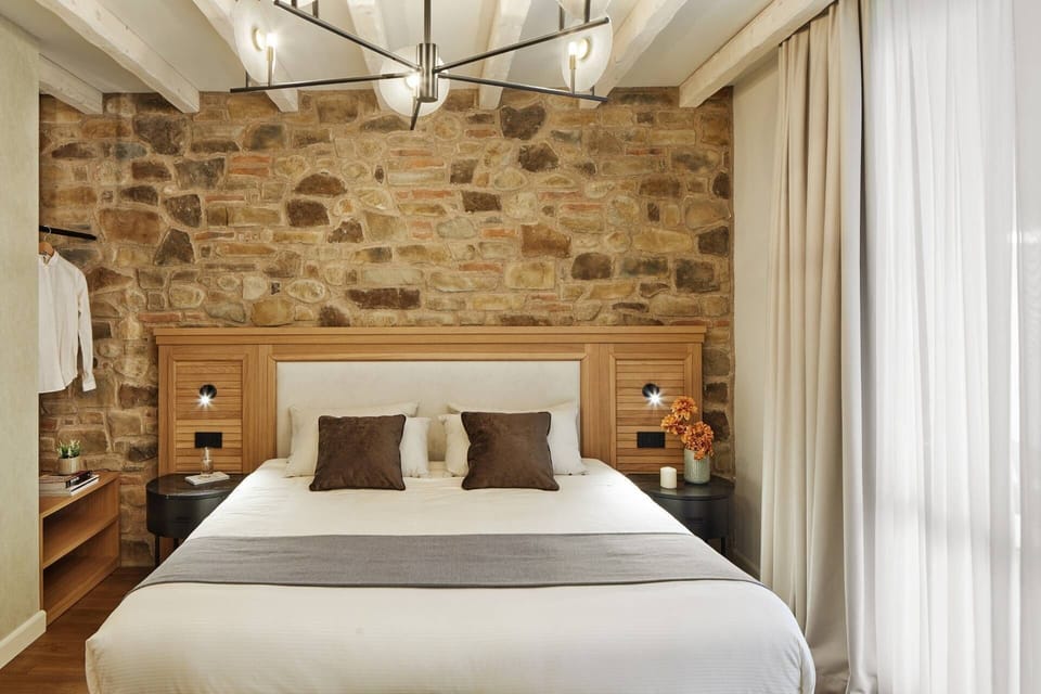 Junior Suite - Patio | Premium bedding, in-room safe, individually decorated