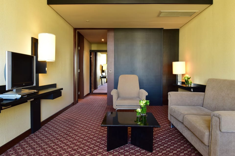 Suite | Living area | 32-inch LCD TV with satellite channels, TV