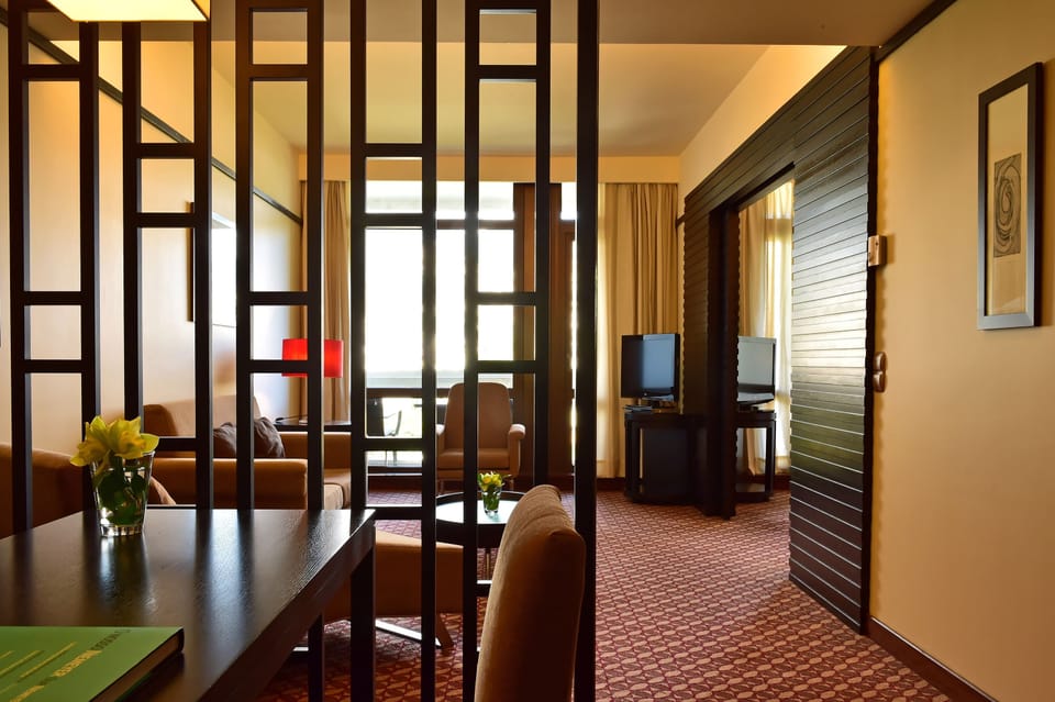 Suite | Minibar, in-room safe, blackout drapes, soundproofing