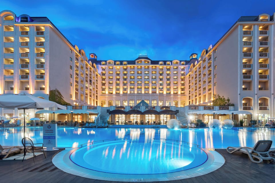 Indoor pool, 4 outdoor pools, pool umbrellas, sun loungers