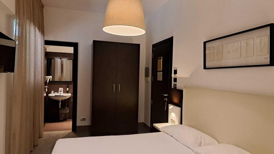 Superior Double or Twin Room | In-room safe, desk, free WiFi, bed sheets