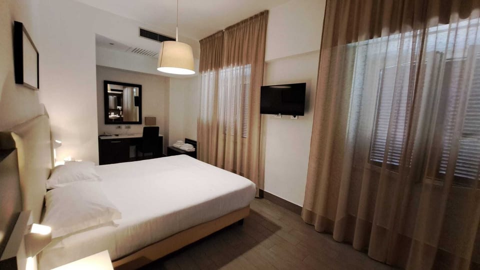 Superior Double or Twin Room | In-room safe, desk, free WiFi, bed sheets