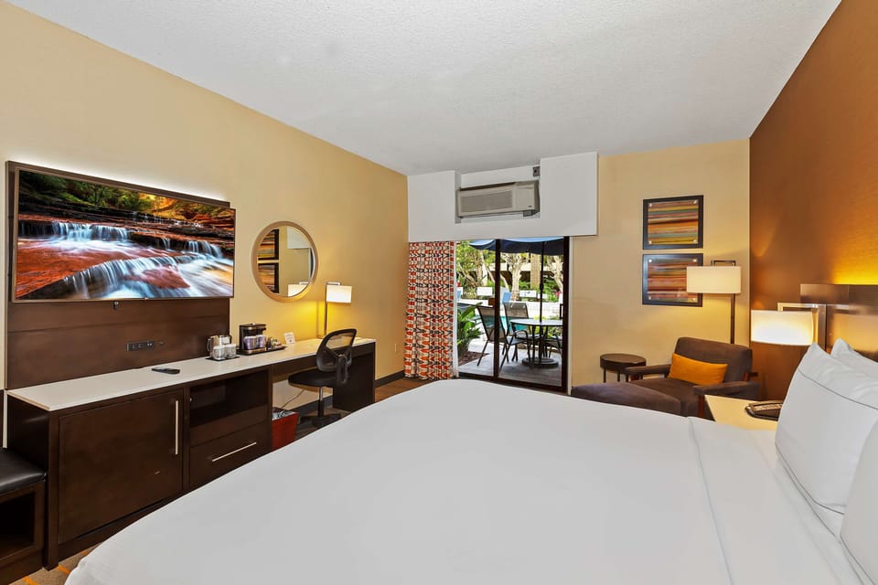 Room, 1 King Bed, Patio, Poolside | Premium bedding, down comforters, Tempur-Pedic beds, in-room safe