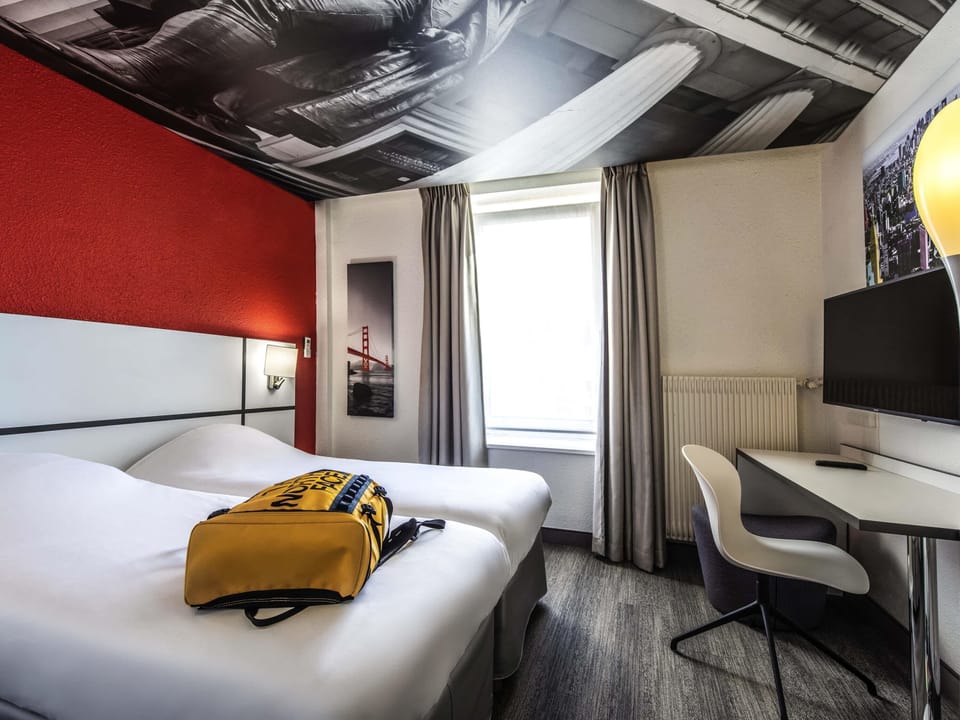 Standard Room, 2 Twin Beds | Minibar, in-room safe, desk, laptop workspace