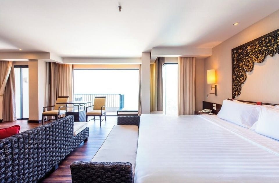 Executive Suite | Living area | 27-inch LCD TV with satellite channels, TV