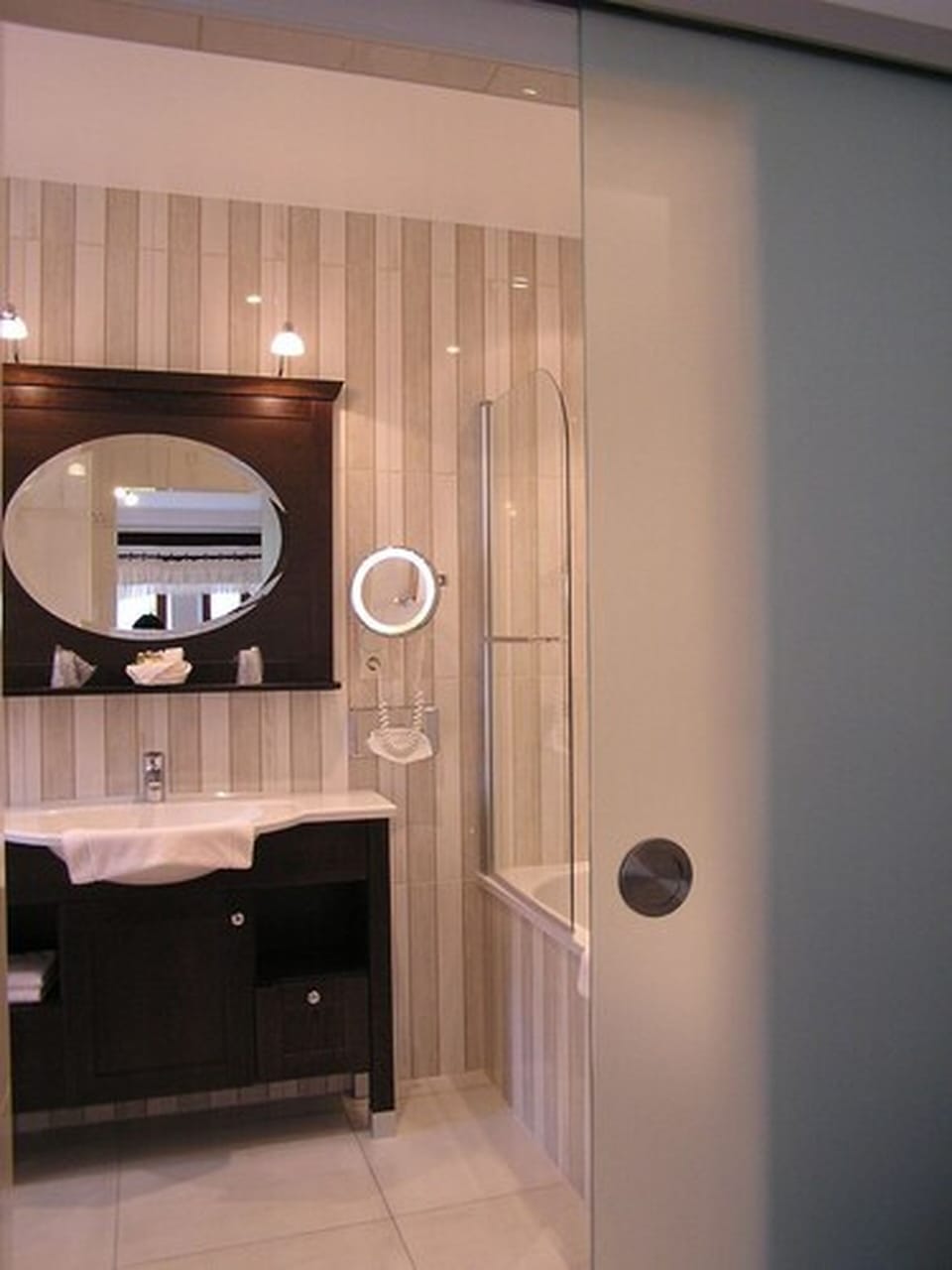 Bathroom sink