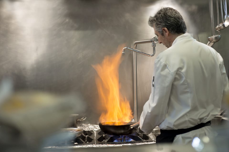 2 restaurants, breakfast served