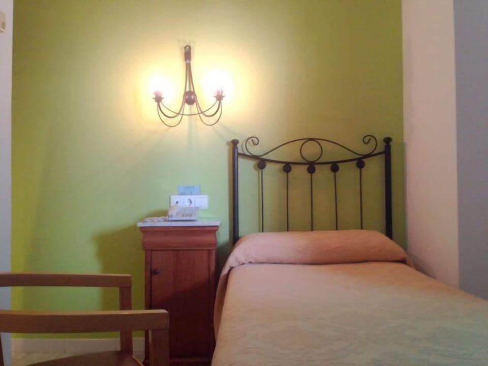 In-room safe, wheelchair access
