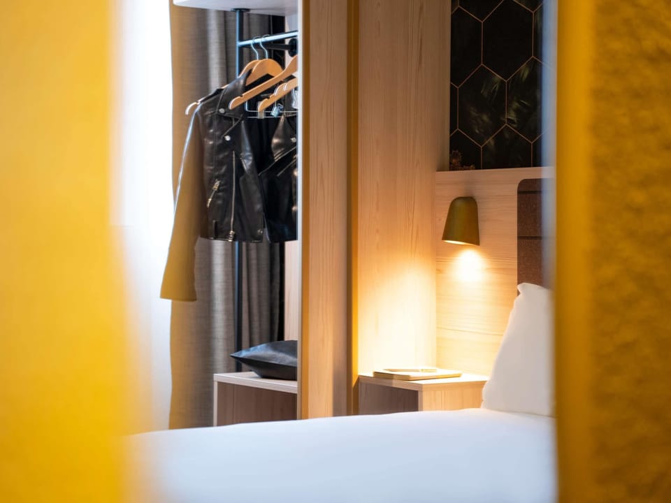 Premium bedding, desk, blackout drapes, soundproofing