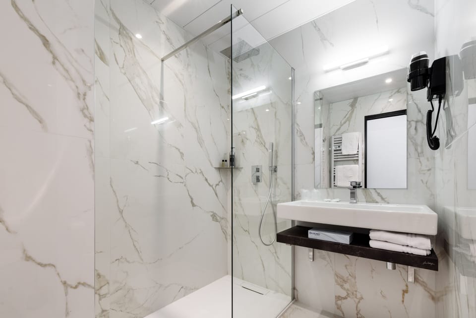 Twin Room | Bathroom | Hair dryer, towels