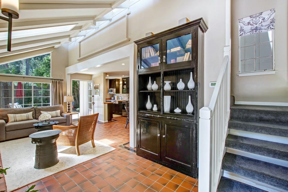 Suite, 1 King Bed with Sofa bed, Patio | Living area | TV