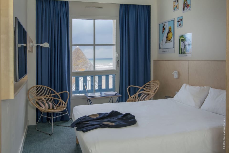 Standard Room, 1 Double Bed, Sea View | Blackout drapes, soundproofing, iron/ironing board, travel crib