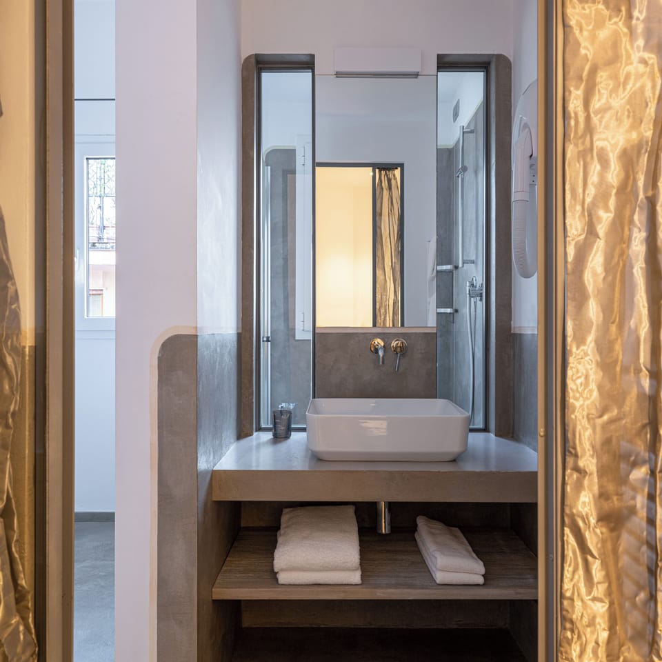 Standard Room | Bathroom | Shower, free toiletries, hair dryer, slippers