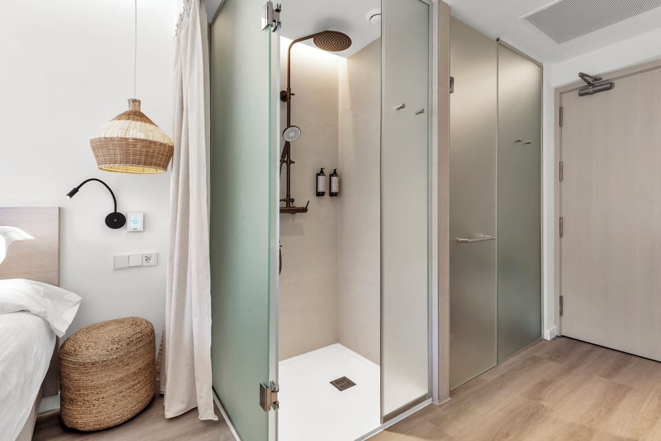 Deluxe Double Room, Balcony | In-room safe, desk, soundproofing, free WiFi