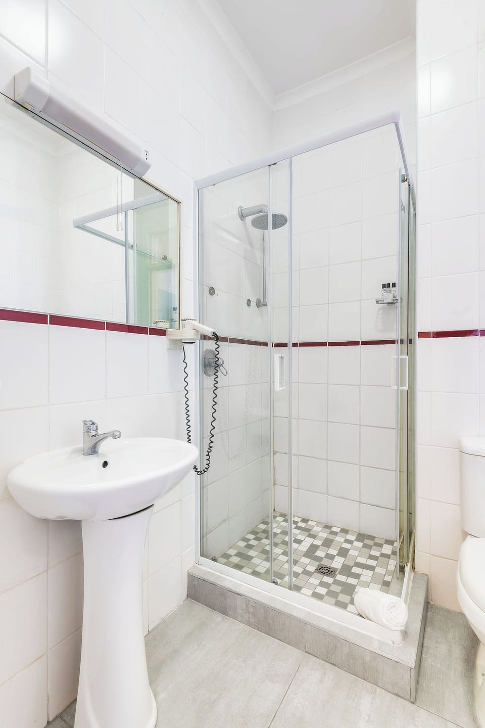 Standard Single | Bathroom | Shower, hair dryer, towels