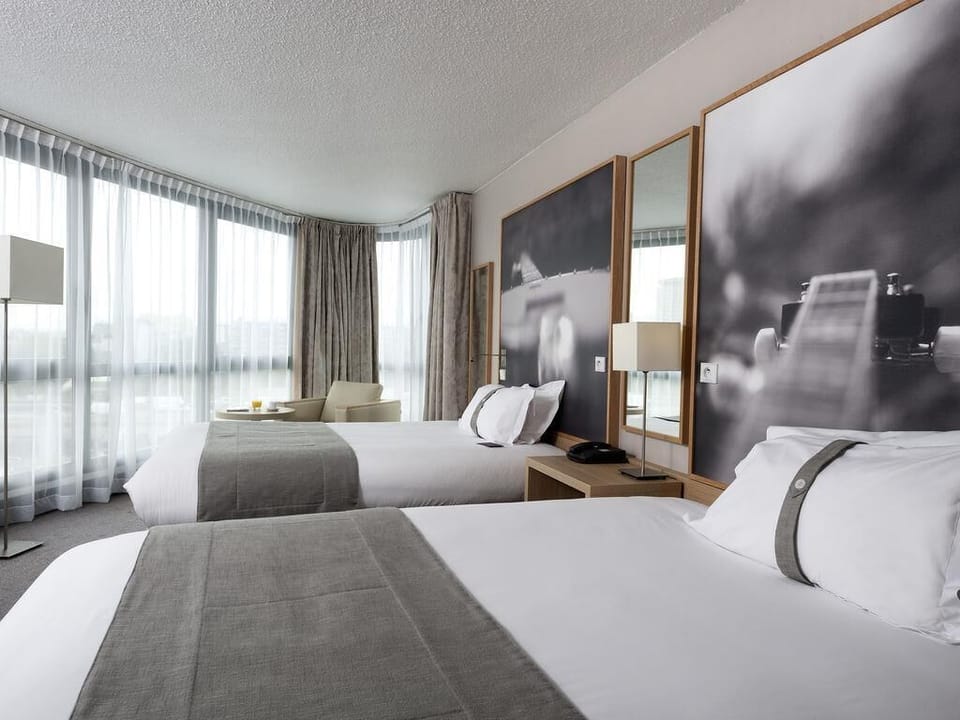 Premium bedding, in-room safe, desk, soundproofing