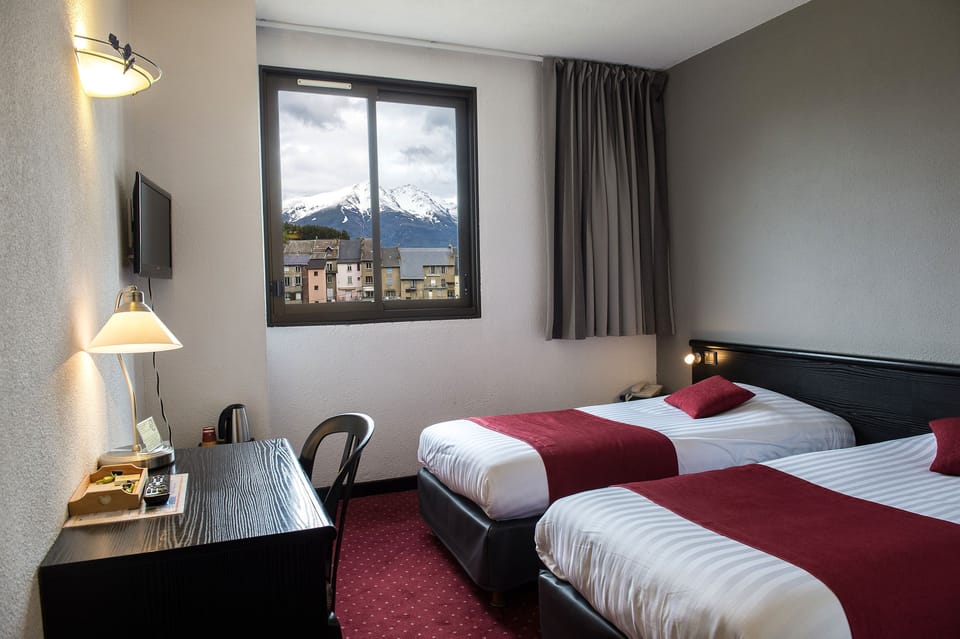 Premium bedding, desk, blackout drapes, soundproofing