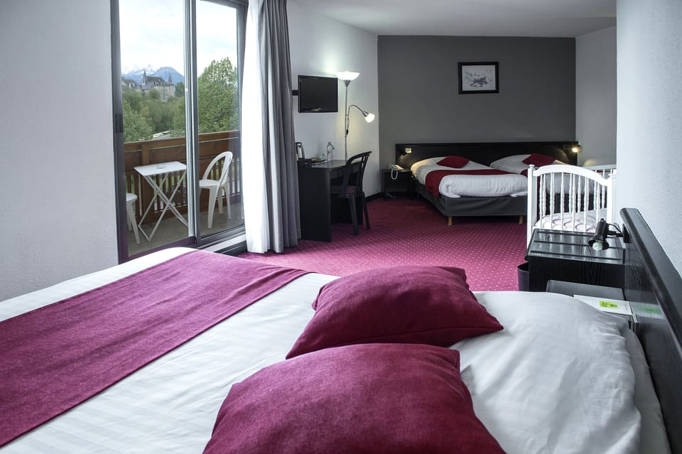 Premium bedding, desk, blackout drapes, soundproofing