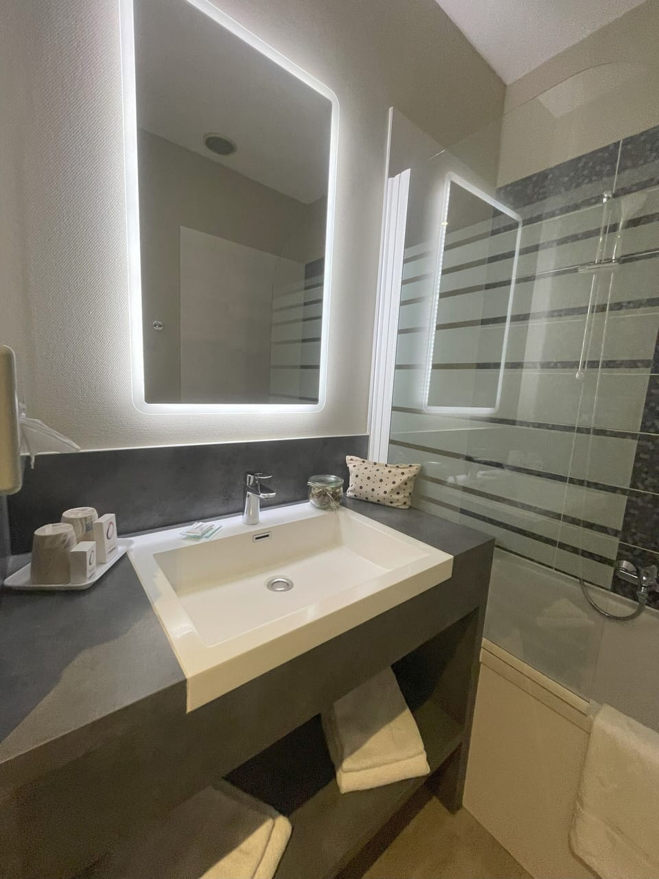 Room, Terrace | Bathroom | Rainfall showerhead, free toiletries, hair dryer, towels