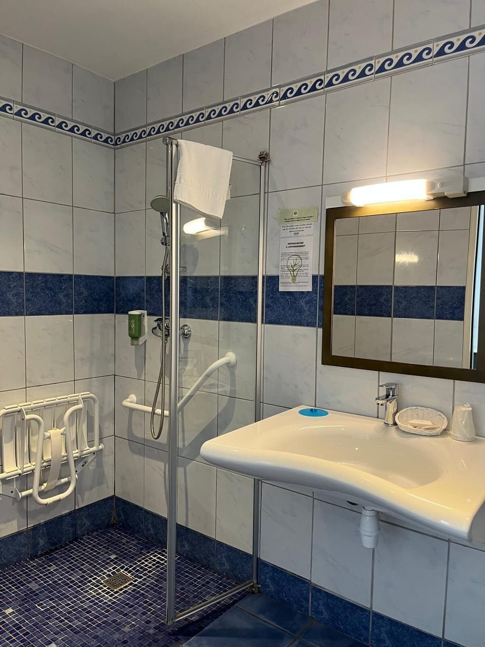 Superior Double Room | Desk, iron/ironing board (on request), WiFi (free)