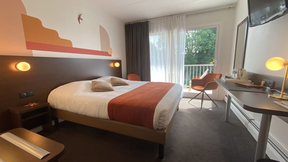 Superior Double Room | Premium bedding, in-room safe, desk, blackout drapes