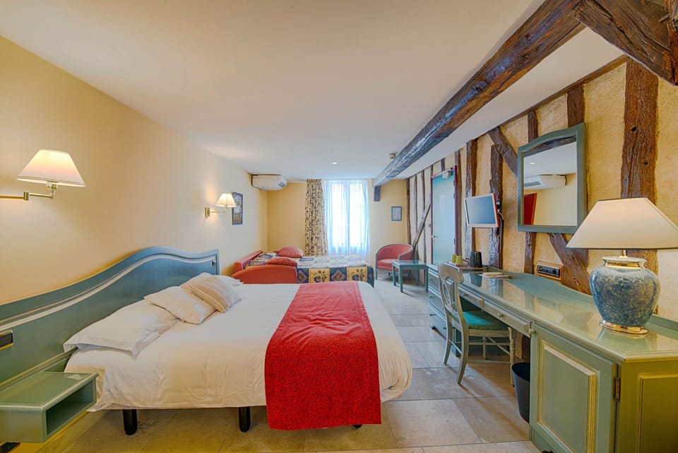 Double Room | In-room safe, soundproofing, free WiFi, wheelchair access