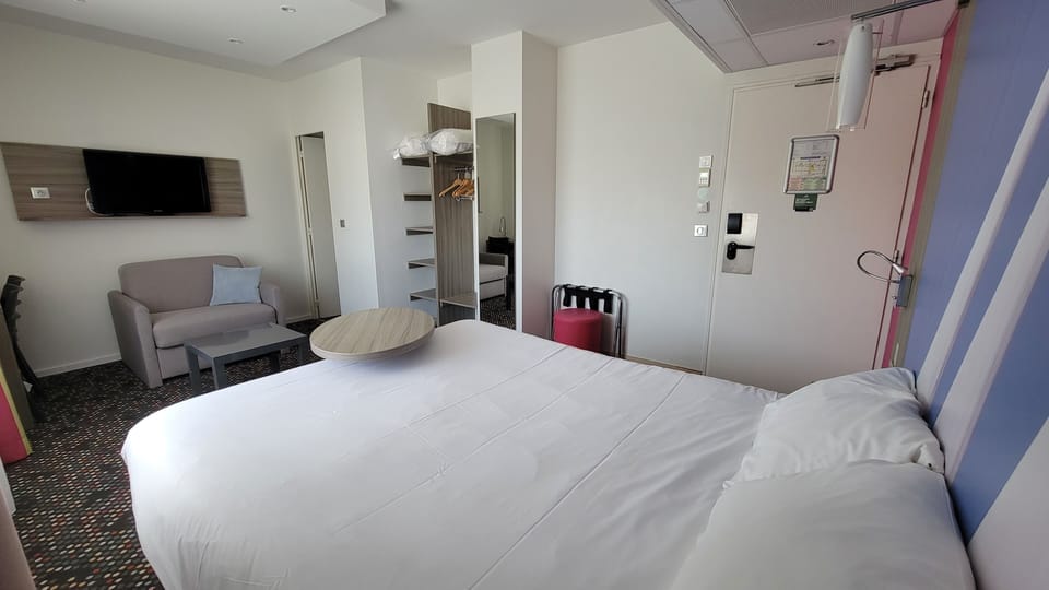 Standard Room, 1 Double Bed with Sofa bed | Premium bedding, pillowtop beds, desk, blackout drapes