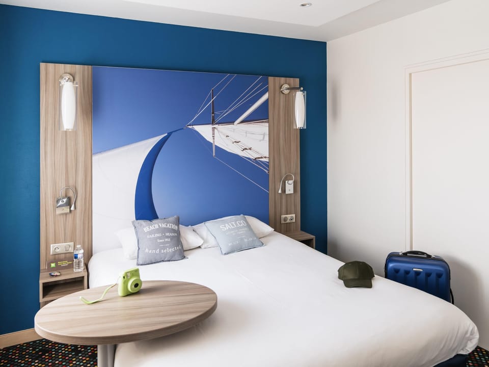 Premium bedding, pillowtop beds, desk, blackout drapes