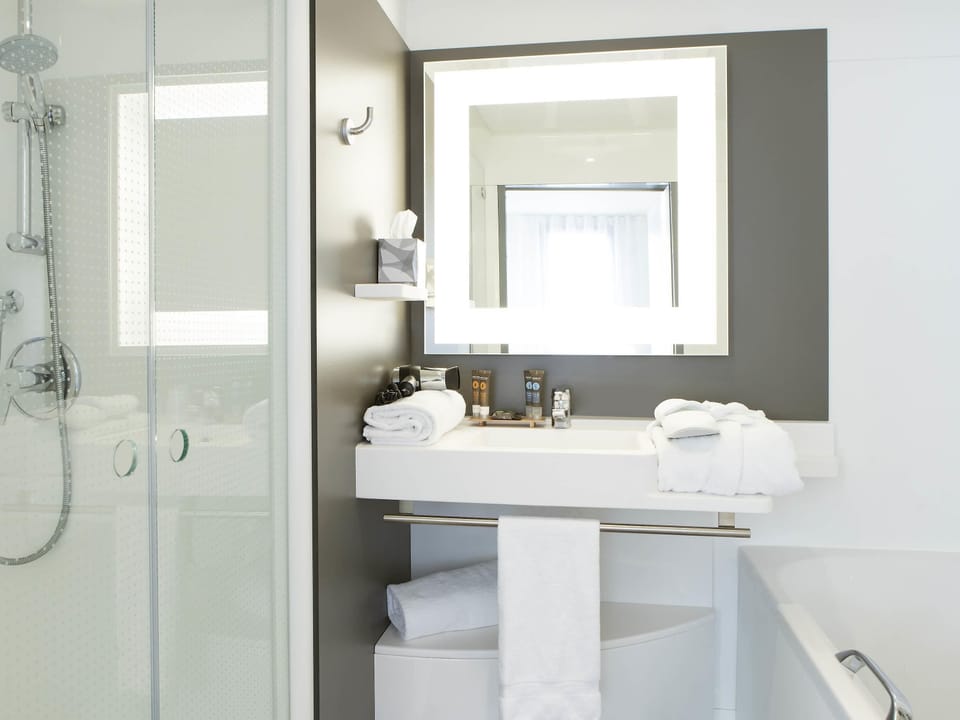 Executive Suite, Multiple Beds | In-room safe, desk, blackout drapes, soundproofing