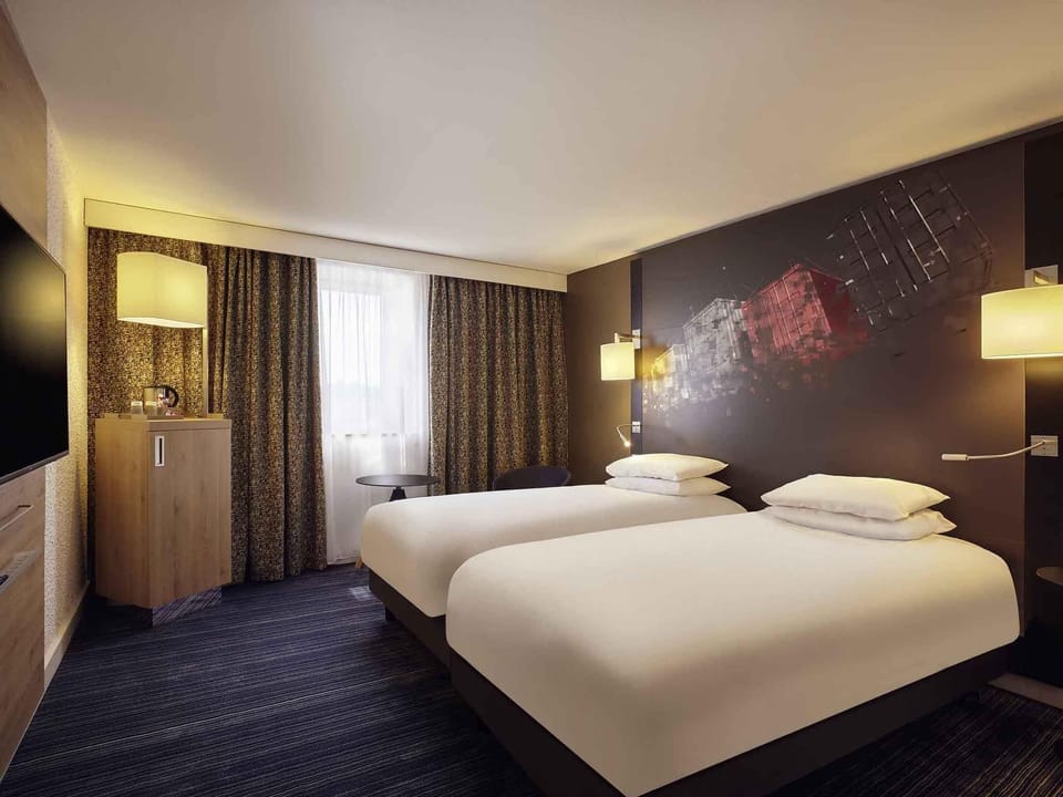 Classic Room, 2 Twin Beds | Pillowtop beds, minibar, in-room safe, blackout drapes
