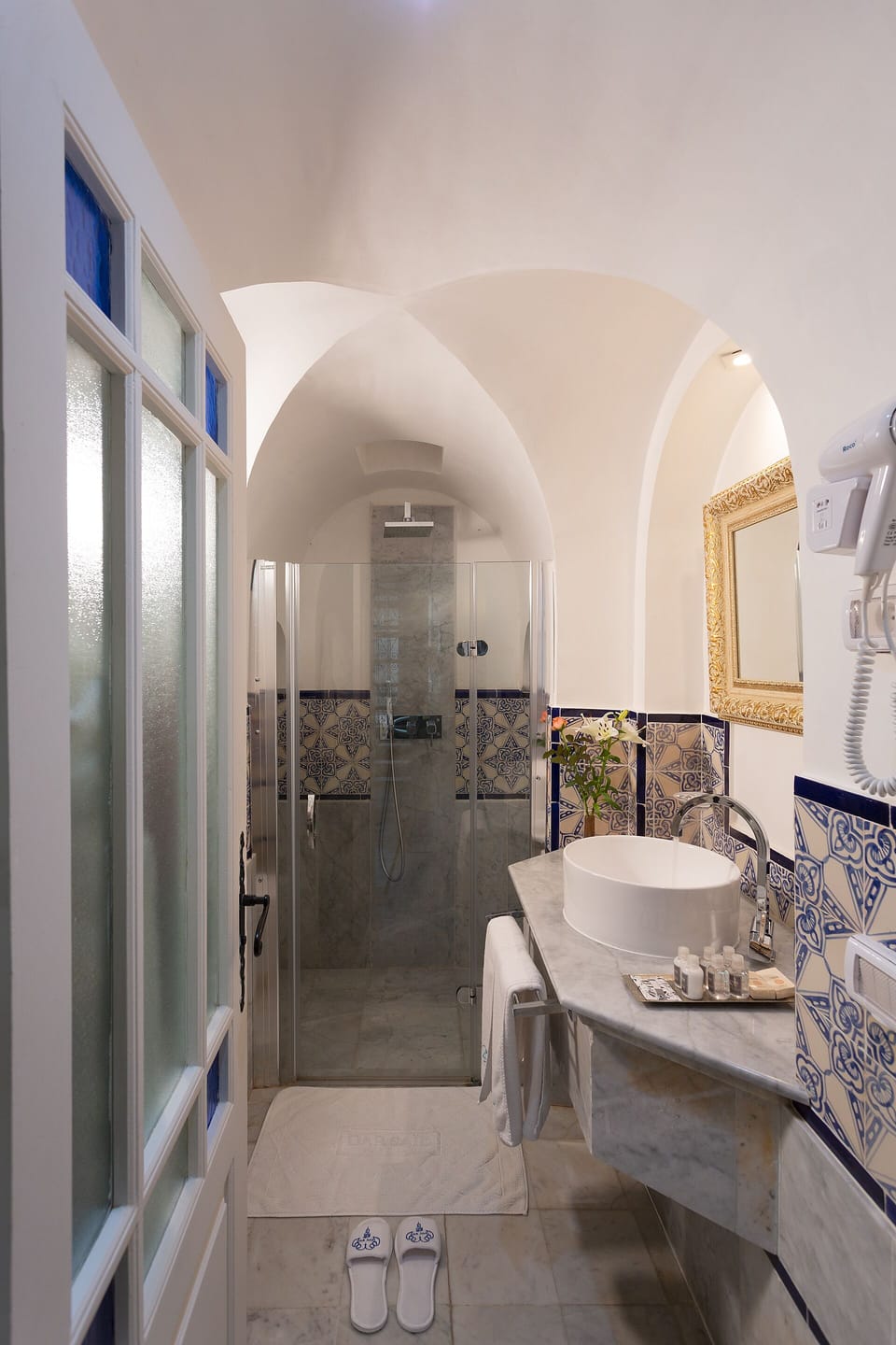 Room (Luxe) | Bathroom | Separate tub and shower, hair dryer, bathrobes, slippers