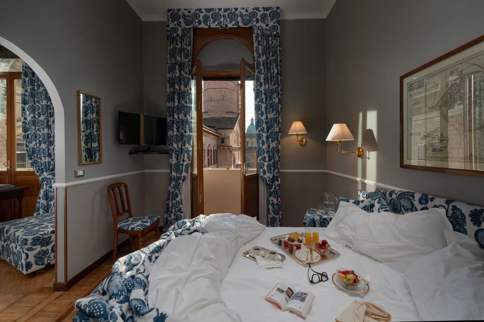 Junior Suite, City View | Down comforters, minibar, in-room safe, desk