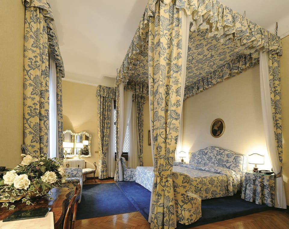 Suite | Down comforters, minibar, in-room safe, desk