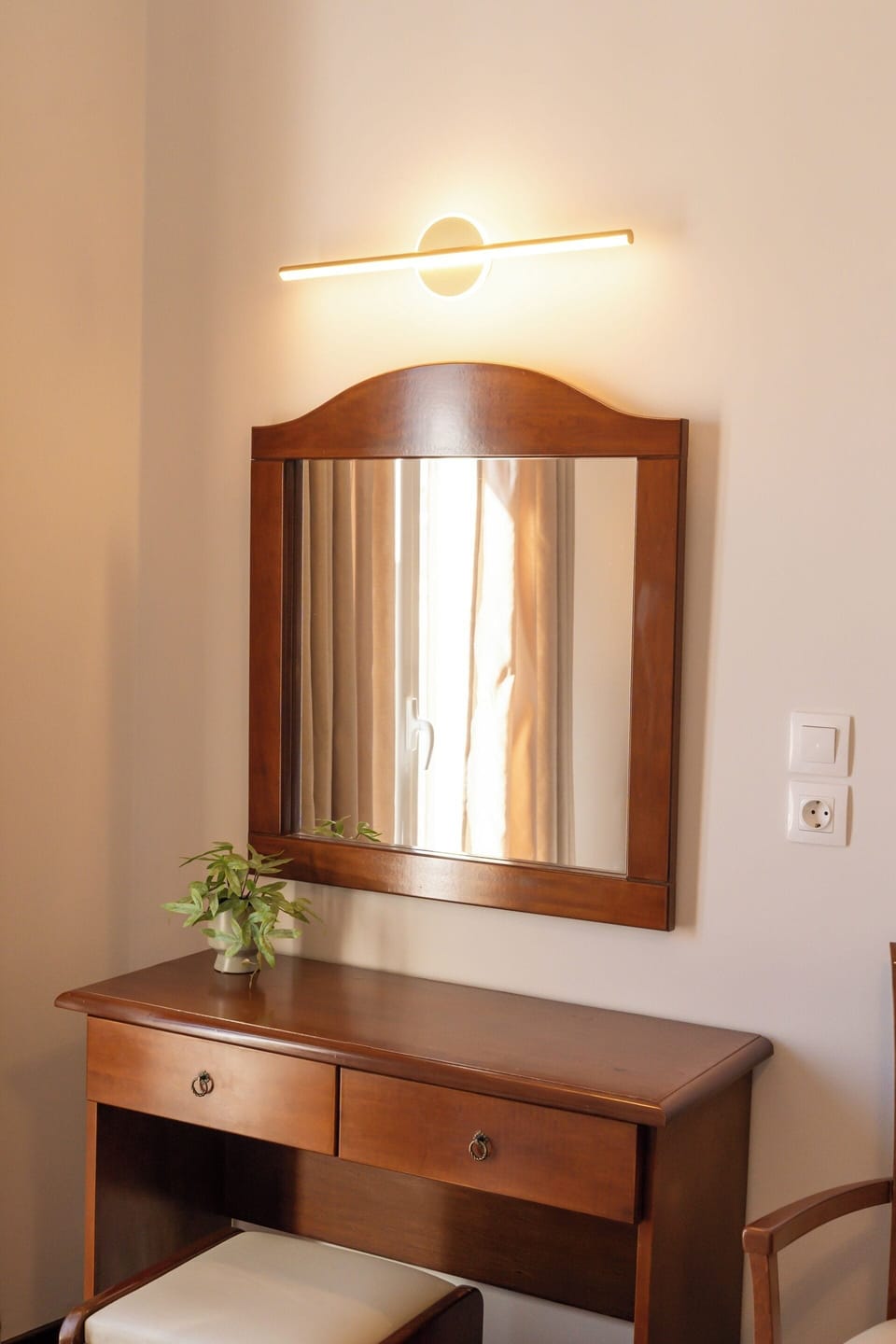 Premium Comfort Room | Pillowtop beds, minibar, in-room safe, blackout drapes