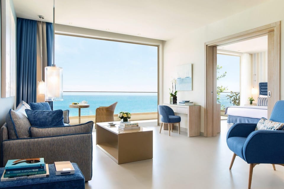Free minibar, in-room safe, desk, free WiFi