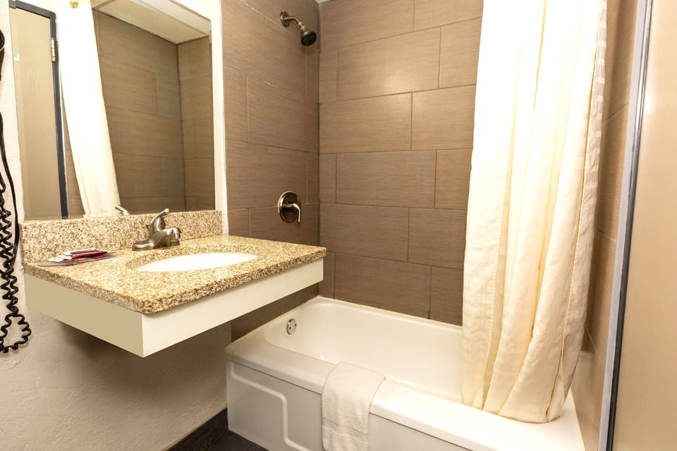 Standard Room, 1 King Bed, Non Smoking, Refrigerator & Microwave | Bathroom | Combined shower/tub, designer toiletries, hair dryer, towels