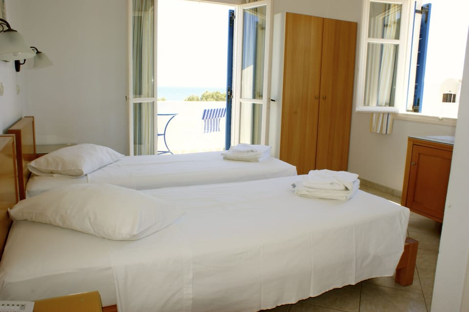 Standard Room, Sea View | Premium bedding, pillowtop beds, in-room safe, free WiFi