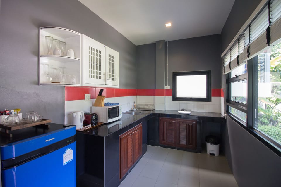 Luxury Room, Kitchenette, Sea View | In-room safe, individually decorated, desk, blackout drapes