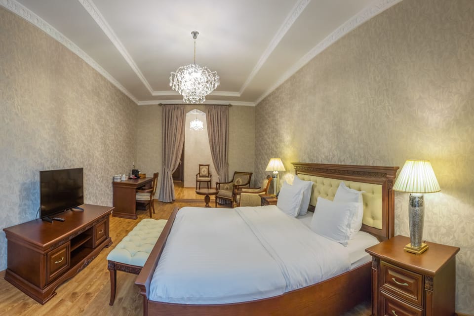 Luxury Double Room, 1 King Bed | Minibar, desk, cribs (free), WiFi (free)