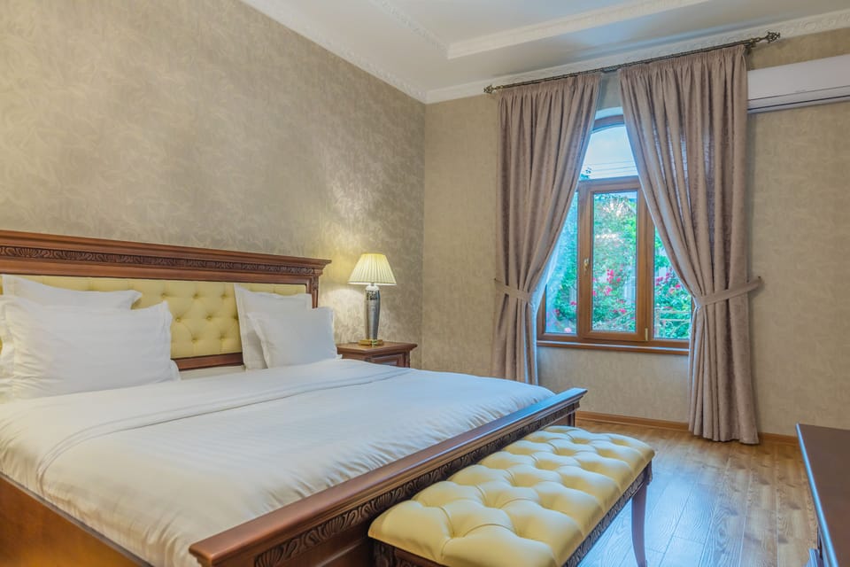 Luxury Double Room, 1 King Bed | Minibar, desk, cribs (free), WiFi (free)