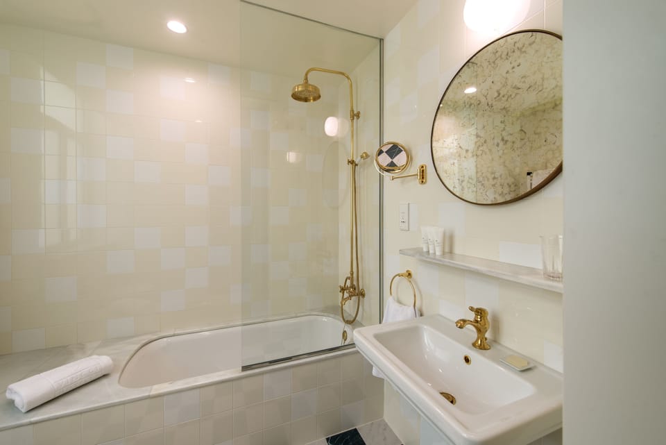 Rainfall showerhead, free toiletries, hair dryer, bathrobes