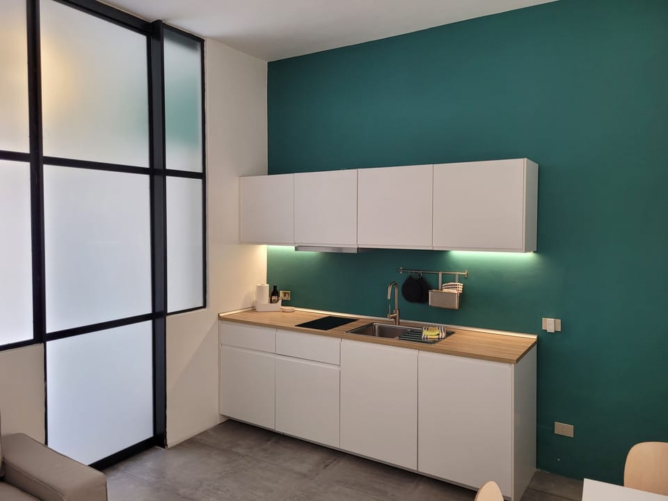 Monolocale, edificio serparato | Private kitchen | Fridge, highchair