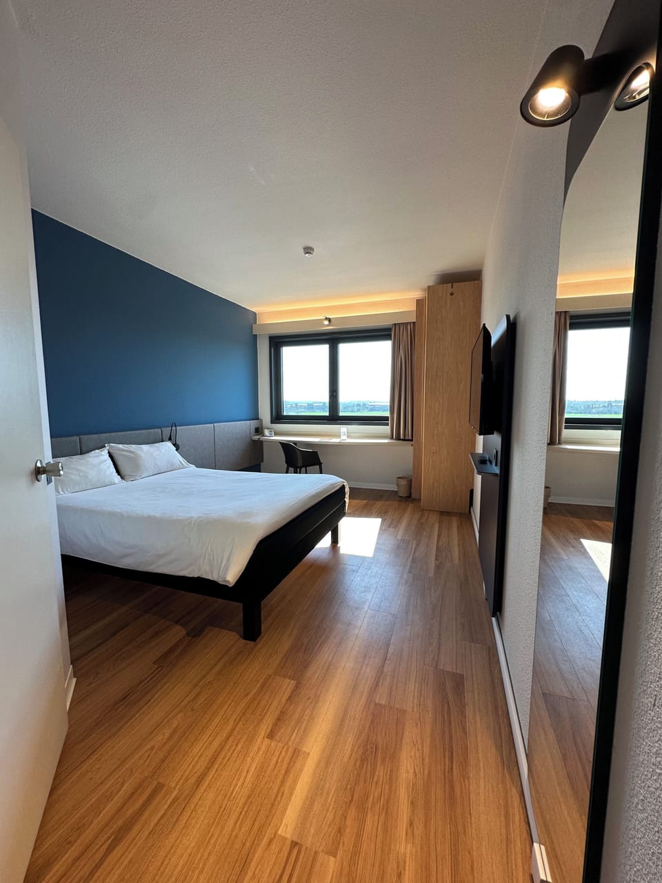 Standard Room, 1 Double Bed | 1 bedroom, down comforters, in-room safe, desk