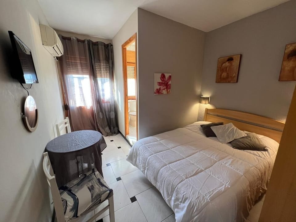 Standard Double or Twin Room | Blackout drapes, iron/ironing board, free WiFi, bed sheets