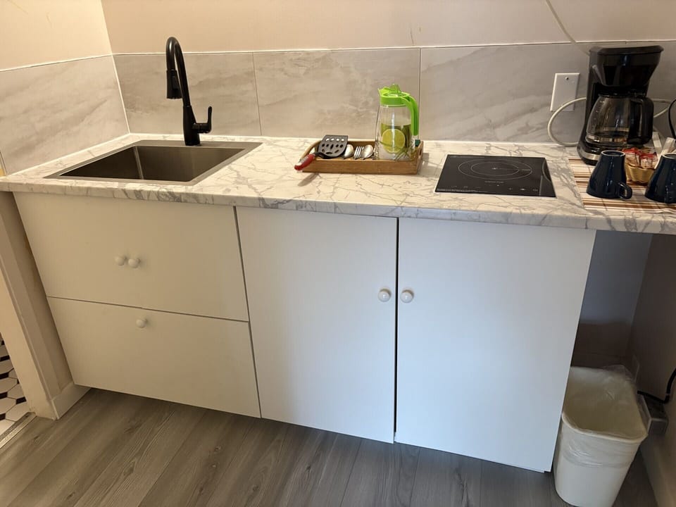 Double Room, 2 Queen Beds | Private kitchen | Coffee/tea maker, fridge, microwave, oven